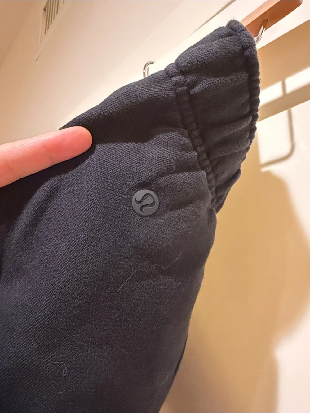 Lululemon Scuba Mid-Rise Oversized Short 3" *Trim size L - Picture 6 of 9